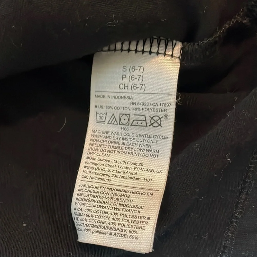 Old Navy Black Long Sleeve T-Shirt Size 6-7